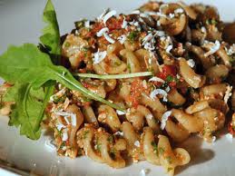 Pasta con salsa di ricotta rucola e pomodorini